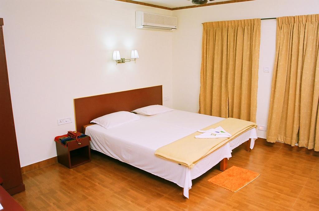 Hotel Srinivas Kochi Room photo