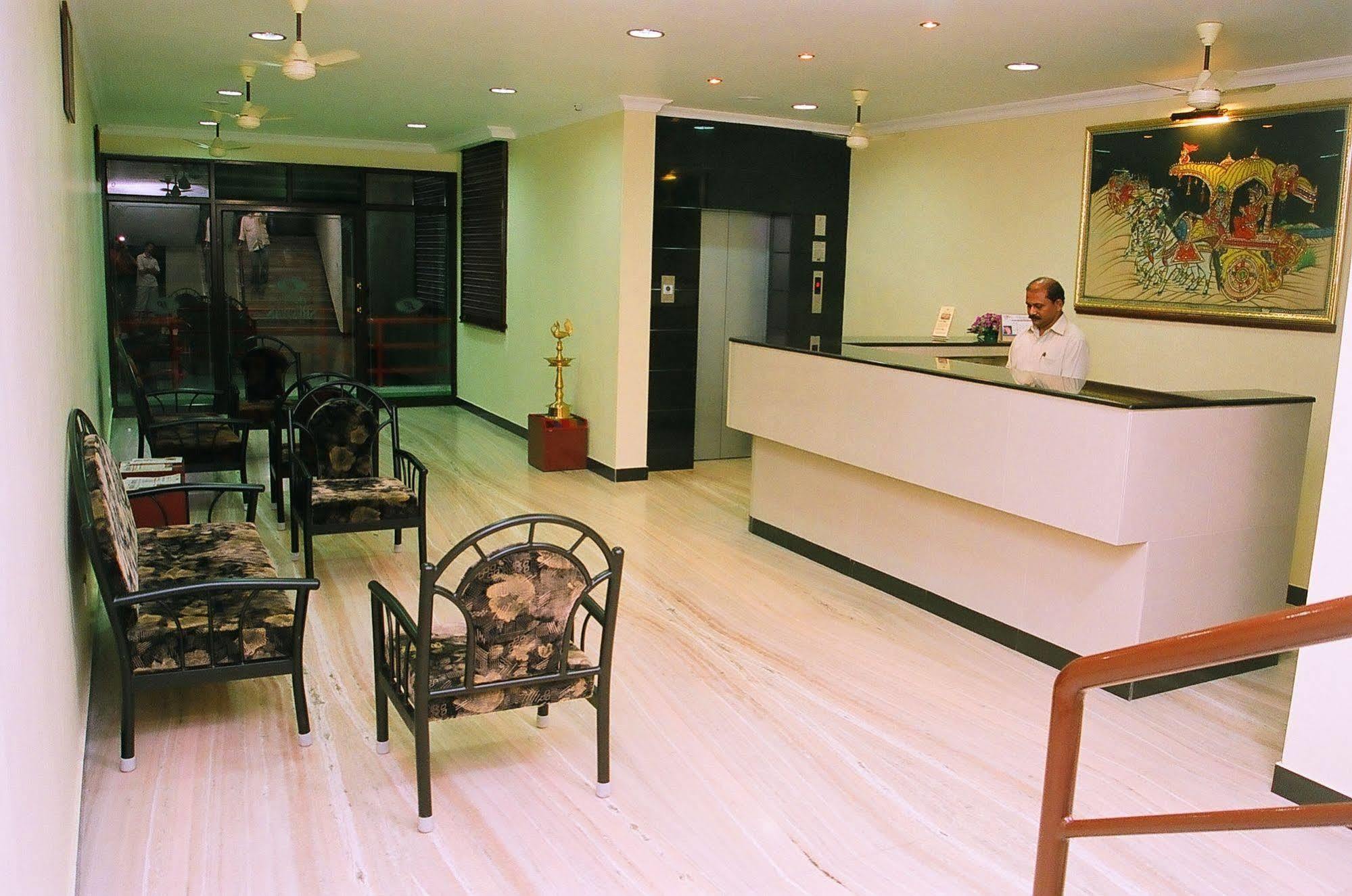 Hotel Srinivas Kochi Exterior photo